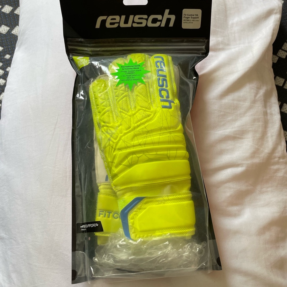Reusch Attrakt Grip Finger Support Soccer Goalkeeper Gloves